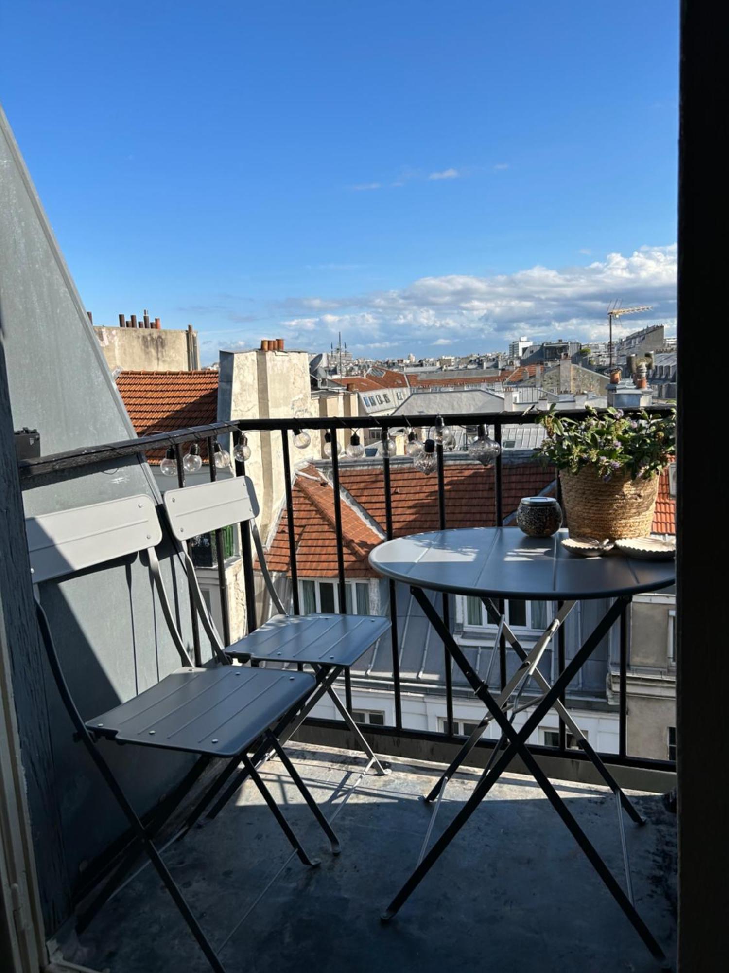 Entierement Renove Avec Balcon Place De La Bastille * Paris