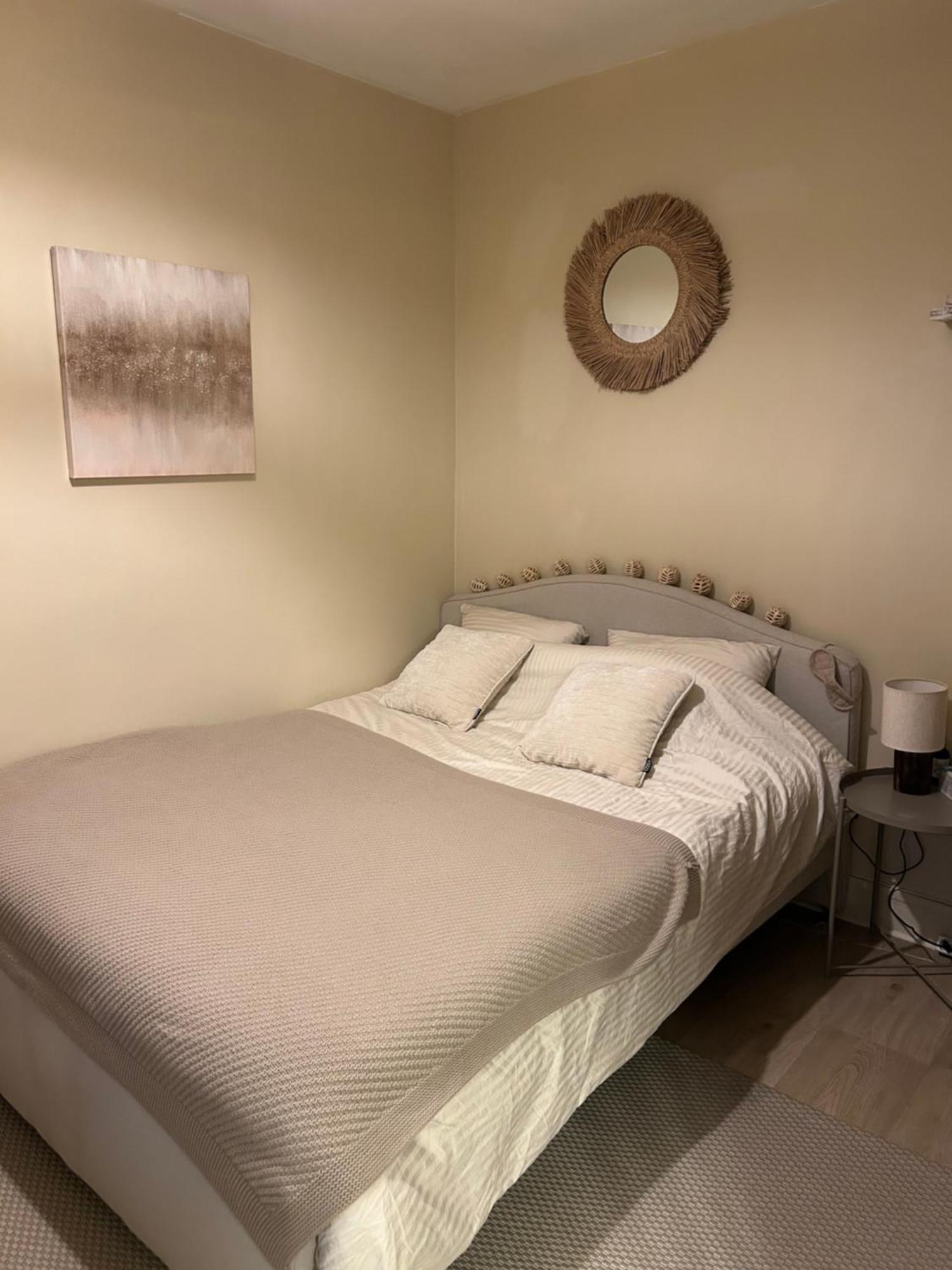 Entierement Renove Avec Balcon Place De La Bastille *